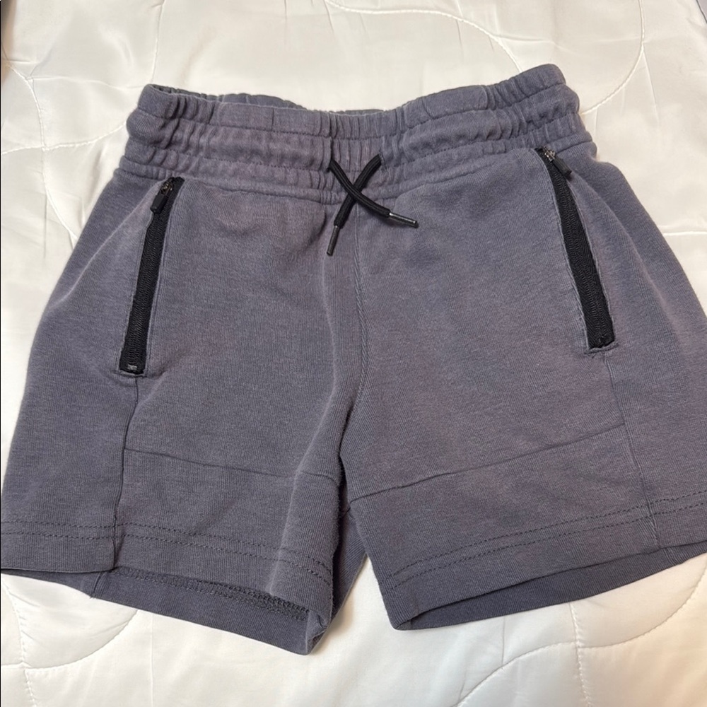 Wonder Nation Gray Casual Shorts with Black Zipper Pockets Size S (6-7)